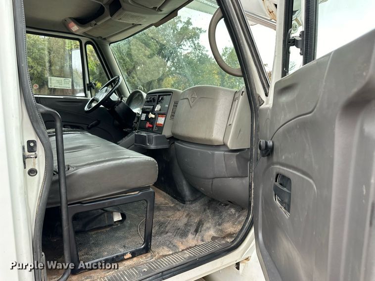 image for item DL0483 2009 International DuraStar 4300 bucket truck