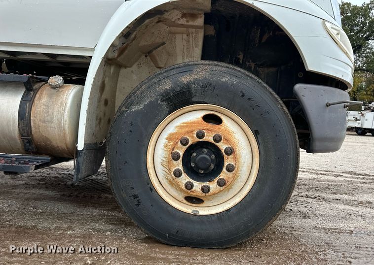 image for item DL0483 2009 International DuraStar 4300 bucket truck