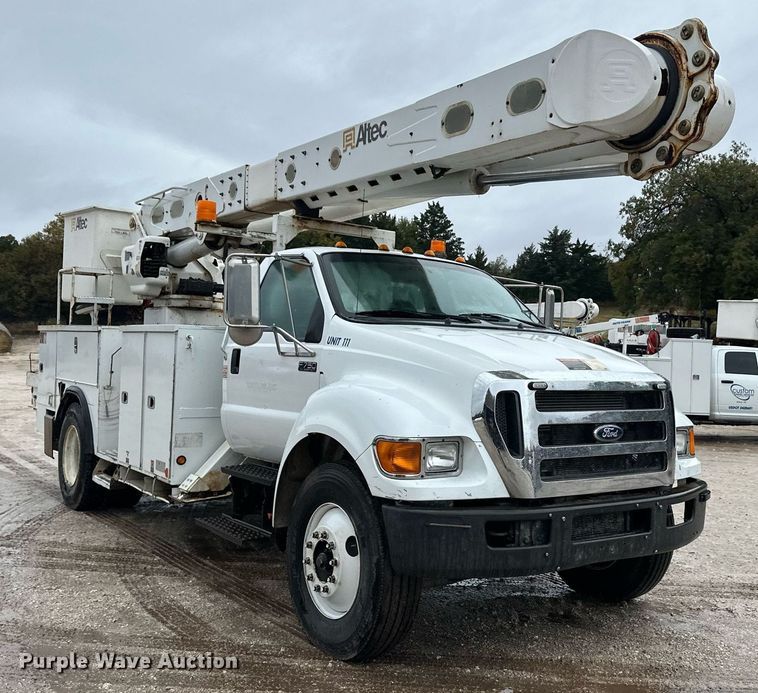 image for item DL0485 2011 Ford F750 Super Duty bucket truck