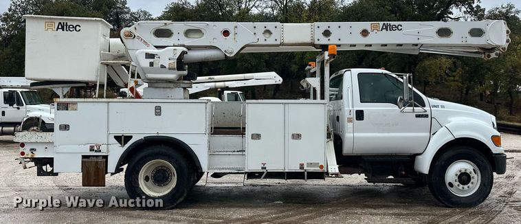 image for item DL0485 2011 Ford F750 Super Duty bucket truck