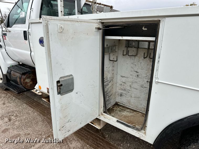 image for item DL0485 2011 Ford F750 Super Duty bucket truck