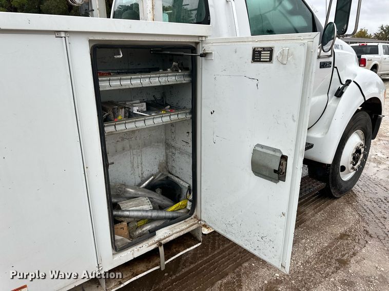 image for item DL0485 2011 Ford F750 Super Duty bucket truck