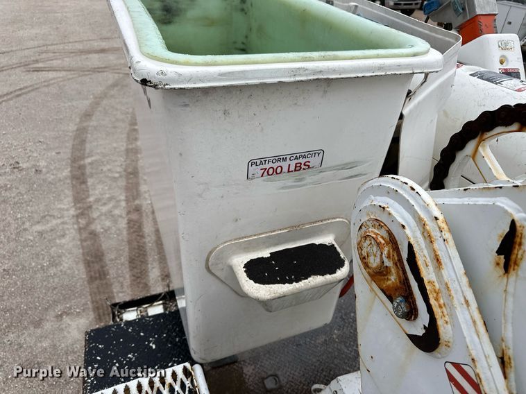 image for item DL0485 2011 Ford F750 Super Duty bucket truck