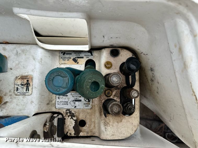 image for item DL0485 2011 Ford F750 Super Duty bucket truck