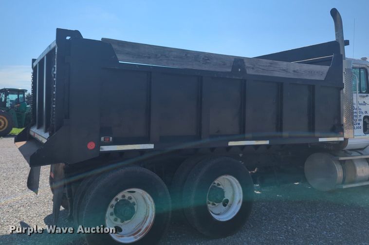 image for item DL1049 1994 International 9200 dump truck