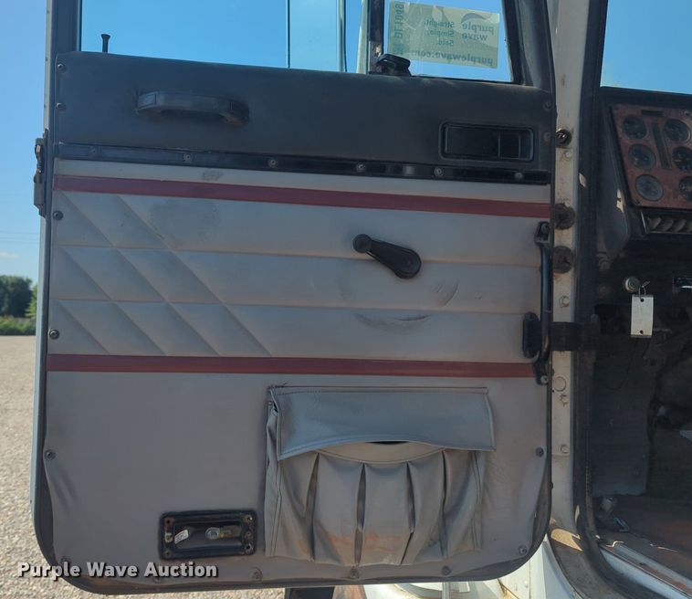 image for item DL1049 1994 International 9200 dump truck