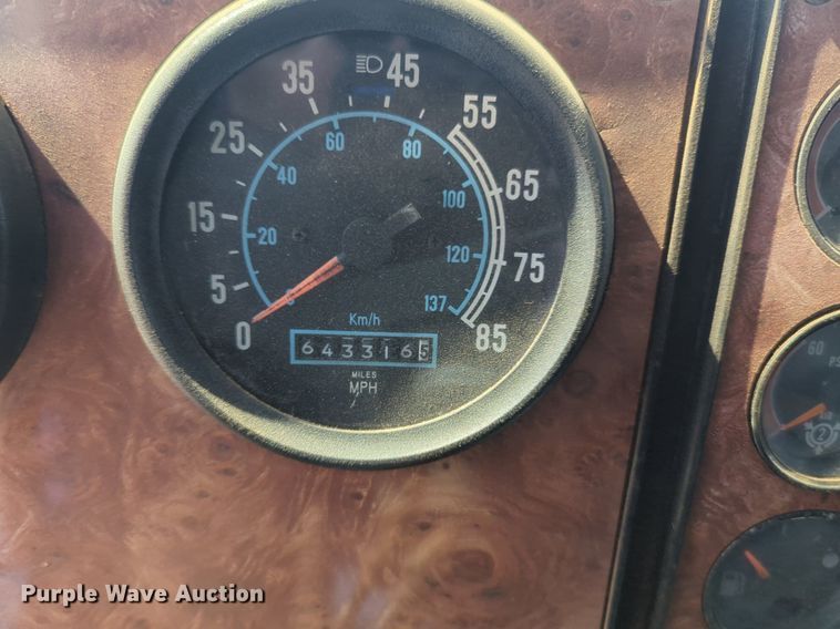 image for item DL1049 1994 International 9200 dump truck