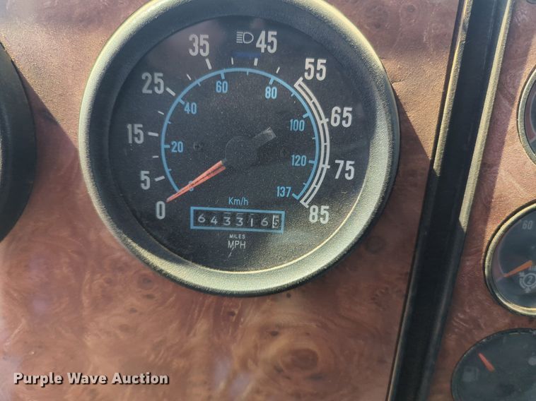 image for item DL1049 1994 International 9200 dump truck