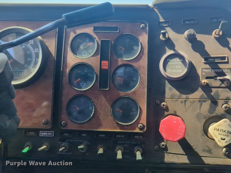 image for item DL1049 1994 International 9200 dump truck