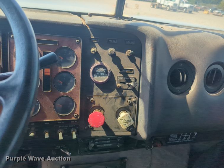 image for item DL1049 1994 International 9200 dump truck