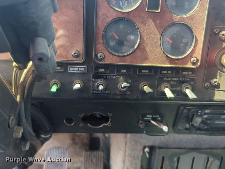 image for item DL1049 1994 International 9200 dump truck