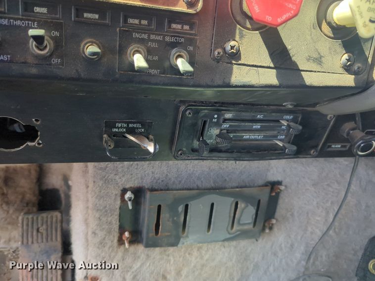 image for item DL1049 1994 International 9200 dump truck