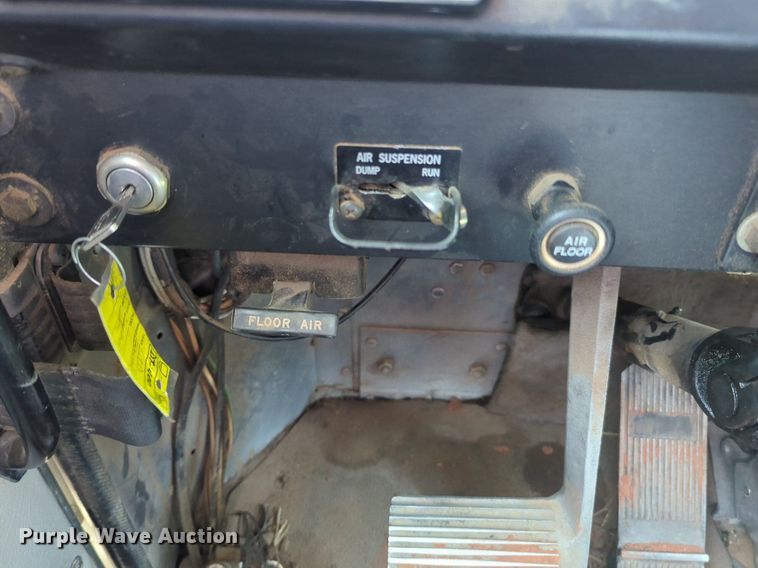 image for item DL1049 1994 International 9200 dump truck