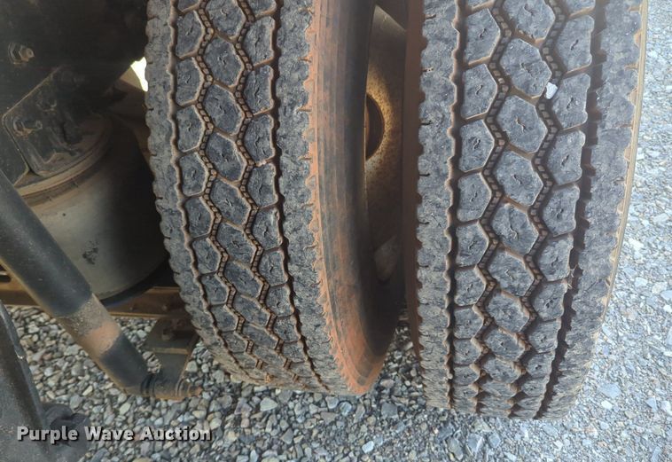 image for item DL1049 1994 International 9200 dump truck