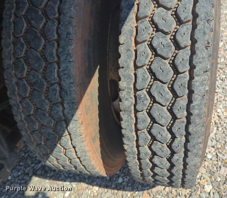 image for item DL1049 1994 International 9200 dump truck