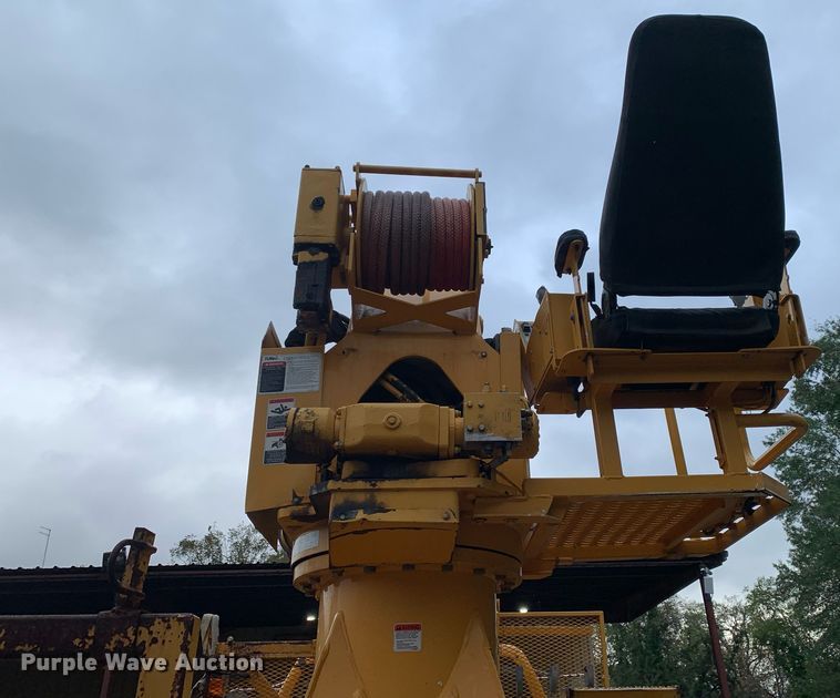 image for item DM1841 2009 Ford F750 digger derrick truck