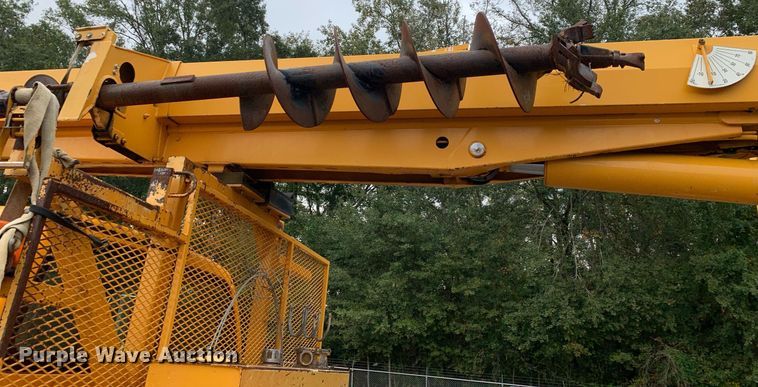 image for item DM1841 2009 Ford F750 digger derrick truck