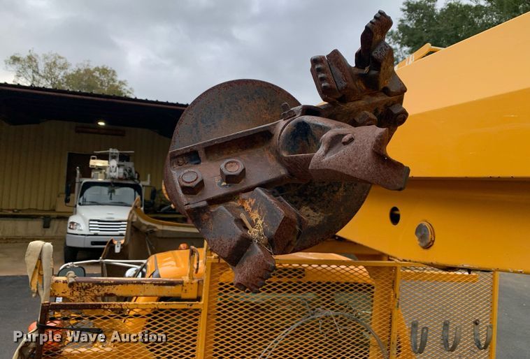 image for item DM1841 2009 Ford F750 digger derrick truck