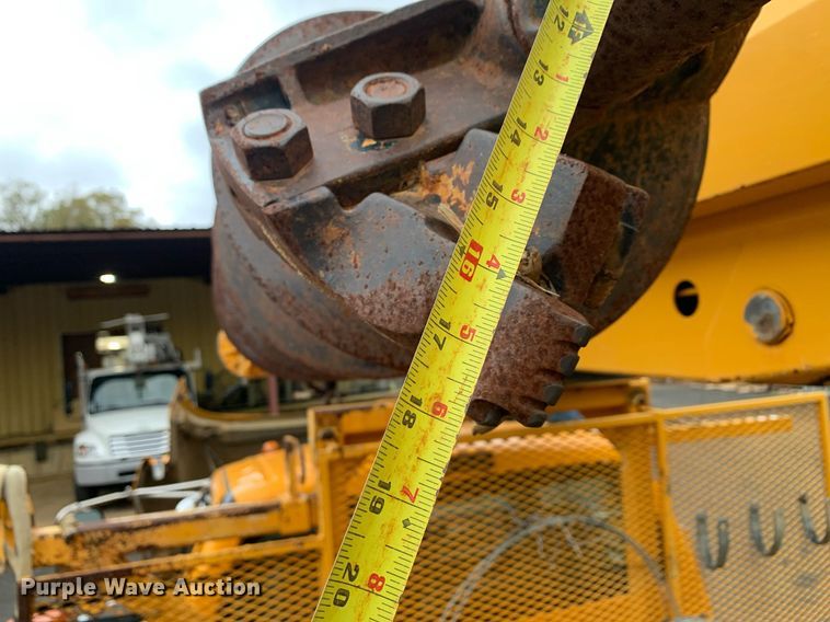 image for item DM1841 2009 Ford F750 digger derrick truck