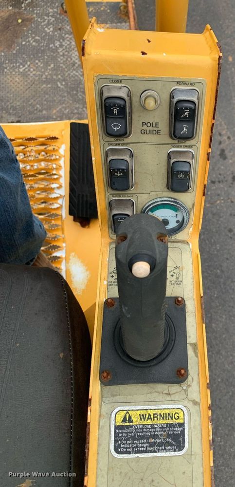 image for item DM1841 2009 Ford F750 digger derrick truck