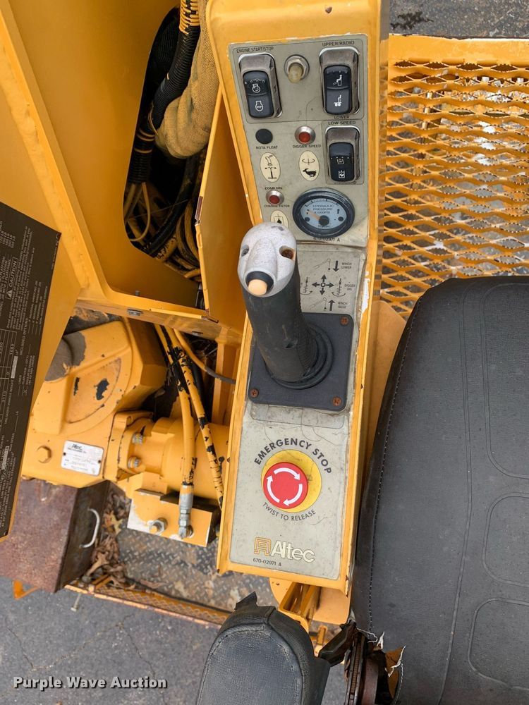 image for item DM1841 2009 Ford F750 digger derrick truck