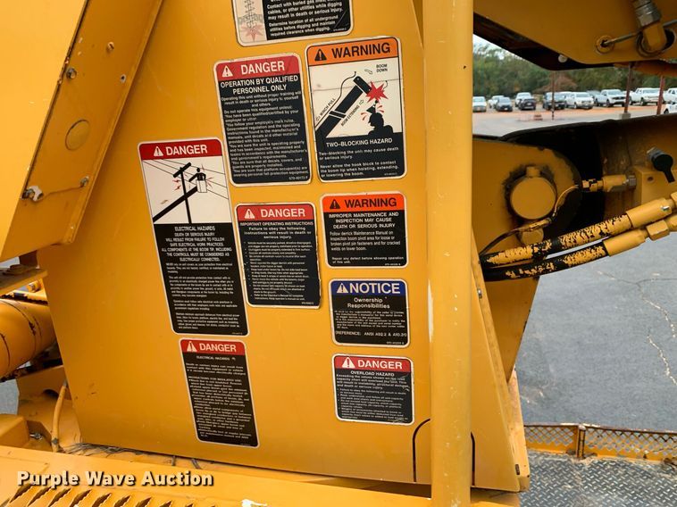 image for item DM1841 2009 Ford F750 digger derrick truck