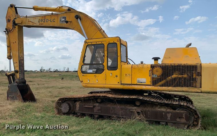 image for item DM1846 1992 John Deere  892D-LC excavator