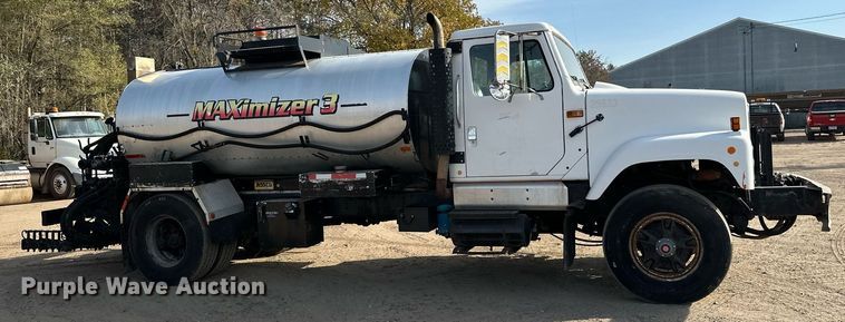 image for item DN0819 1991 International 2554 oil distributor truck