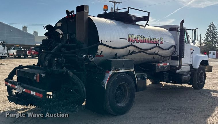 image for item DN0819 1991 International 2554 oil distributor truck