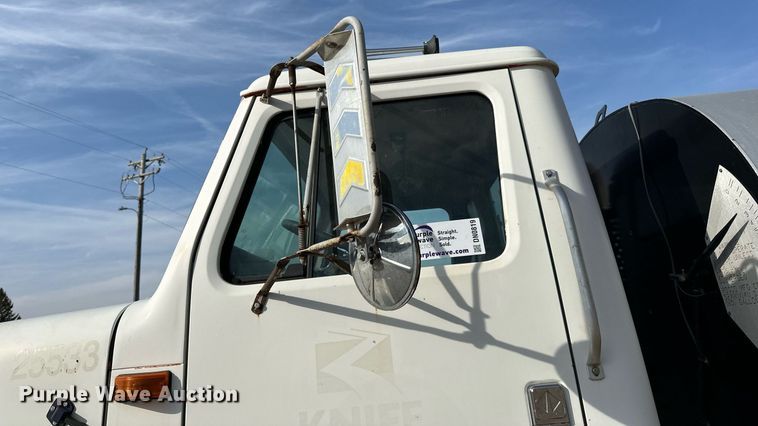 image for item DN0819 1991 International 2554 oil distributor truck