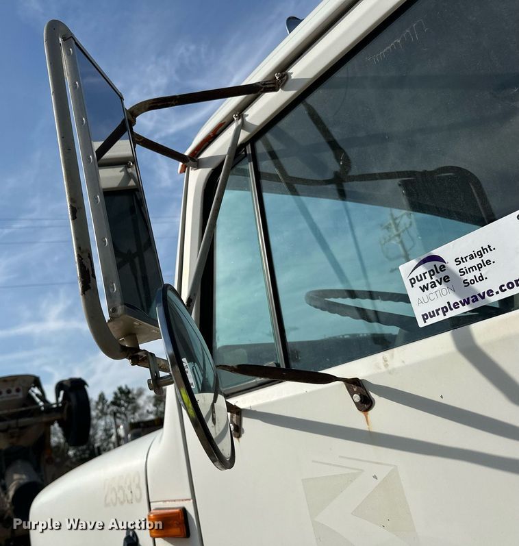 image for item DN0819 1991 International 2554 oil distributor truck