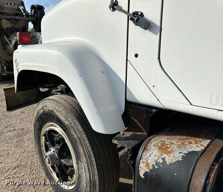 image for item DN0819 1991 International 2554 oil distributor truck