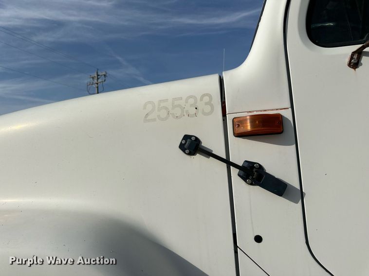 image for item DN0819 1991 International 2554 oil distributor truck