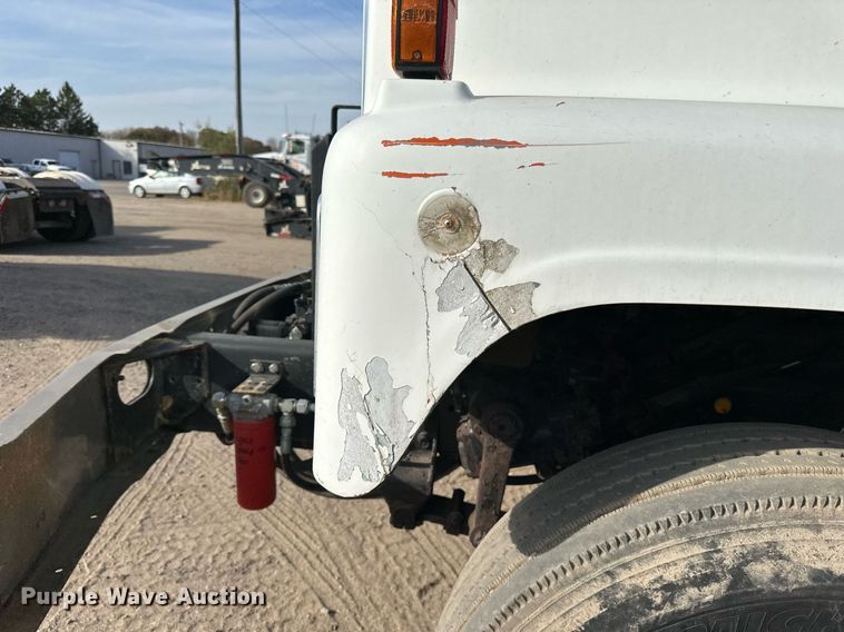 image for item DN0819 1991 International 2554 oil distributor truck