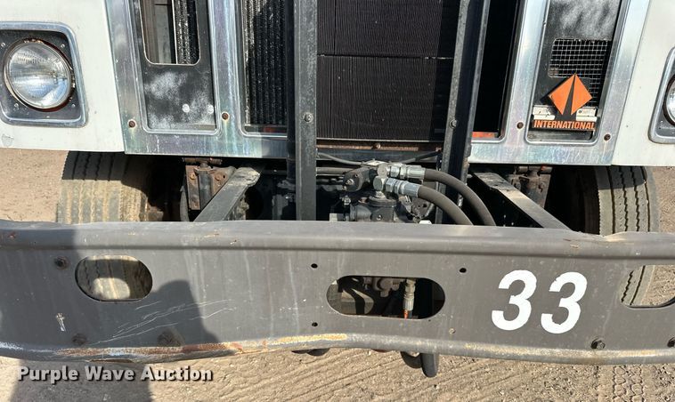 image for item DN0819 1991 International 2554 oil distributor truck