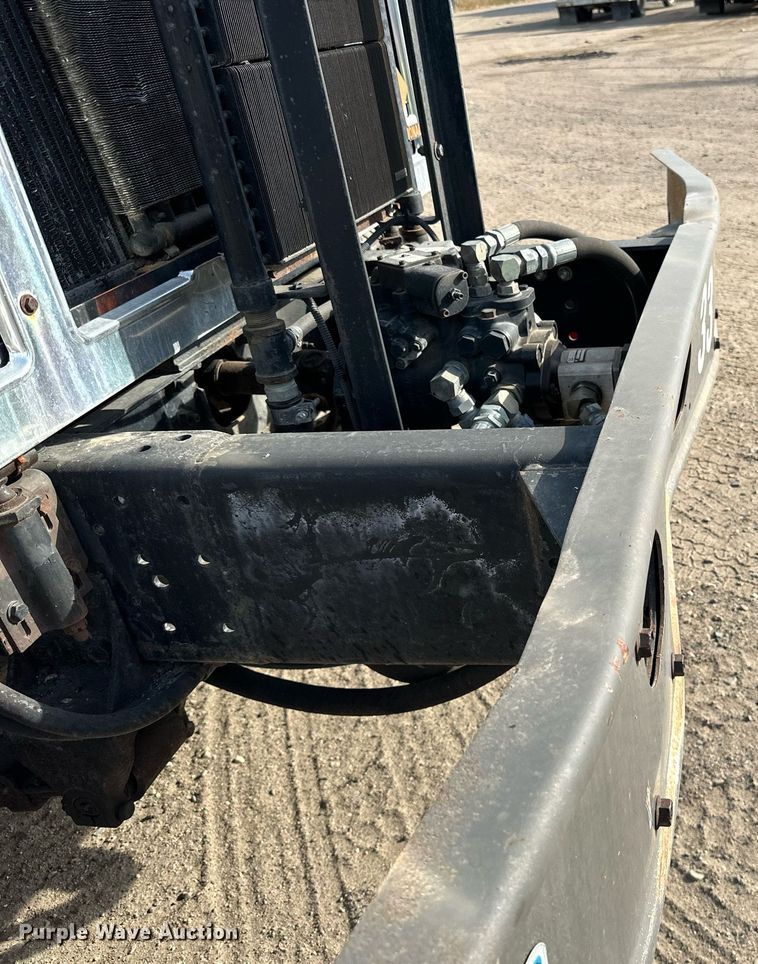 image for item DN0819 1991 International 2554 oil distributor truck