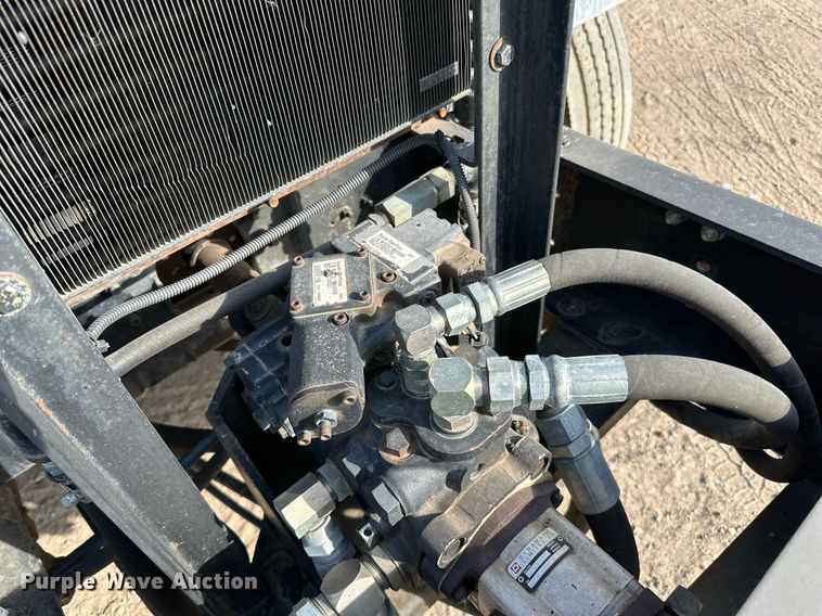 image for item DN0819 1991 International 2554 oil distributor truck