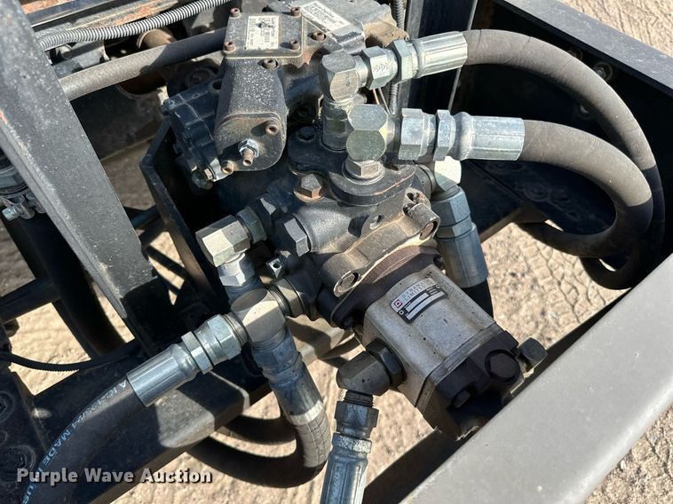 image for item DN0819 1991 International 2554 oil distributor truck