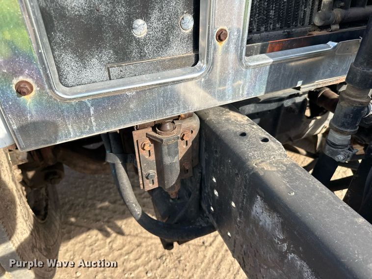 image for item DN0819 1991 International 2554 oil distributor truck