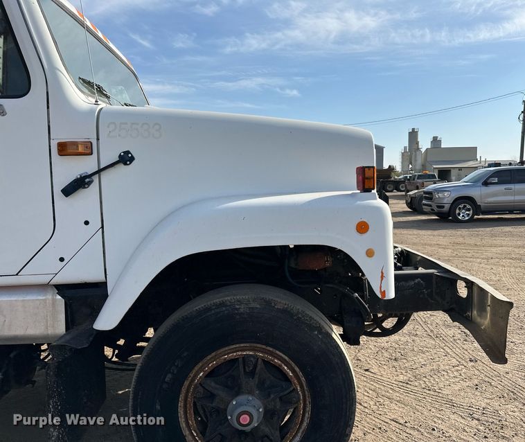 image for item DN0819 1991 International 2554 oil distributor truck