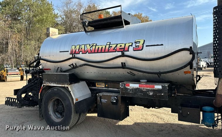 image for item DN0819 1991 International 2554 oil distributor truck