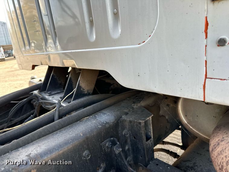 image for item DN0819 1991 International 2554 oil distributor truck