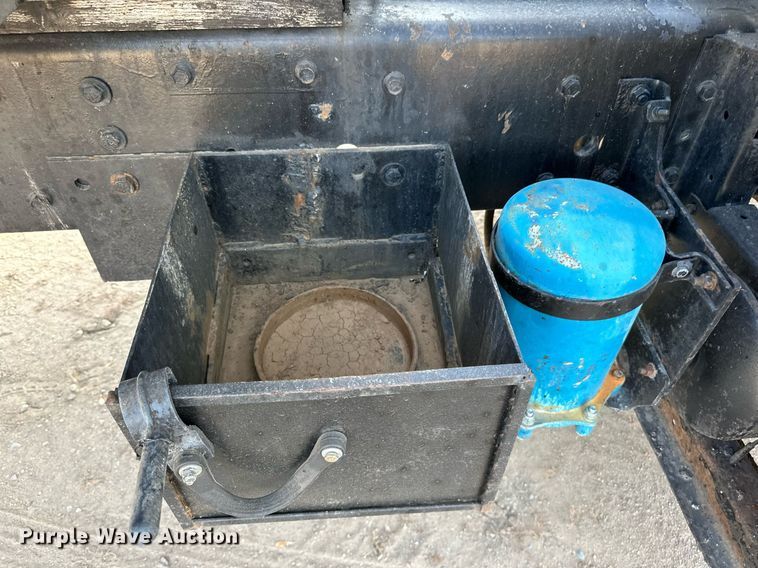 image for item DN0819 1991 International 2554 oil distributor truck