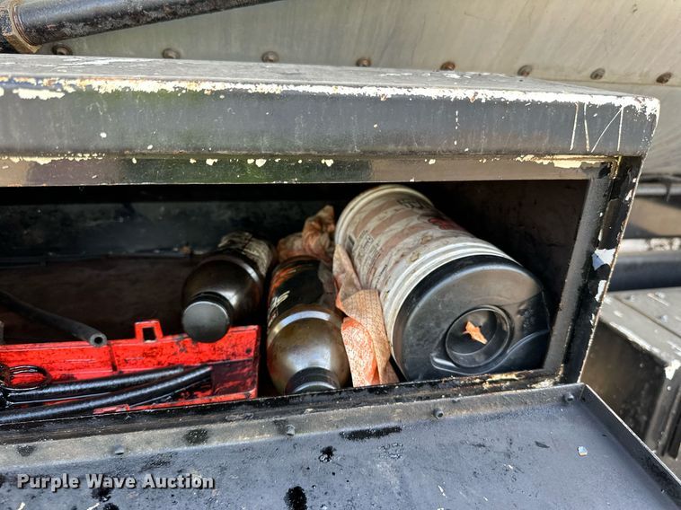 image for item DN0819 1991 International 2554 oil distributor truck