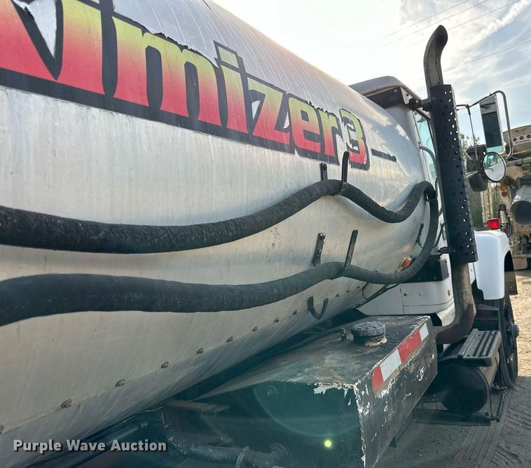 image for item DN0819 1991 International 2554 oil distributor truck