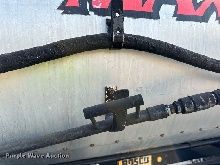 image for item DN0819 1991 International 2554 oil distributor truck