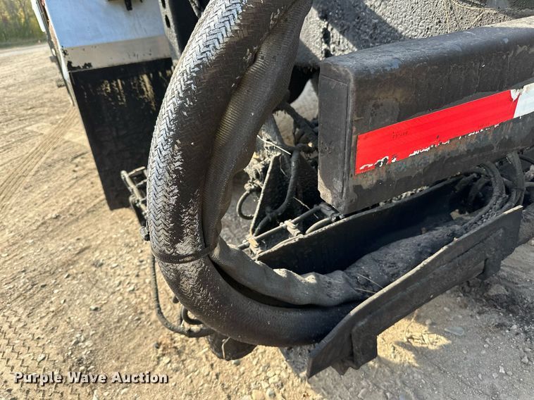 image for item DN0819 1991 International 2554 oil distributor truck