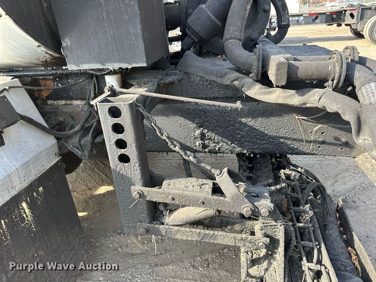 image for item DN0819 1991 International 2554 oil distributor truck