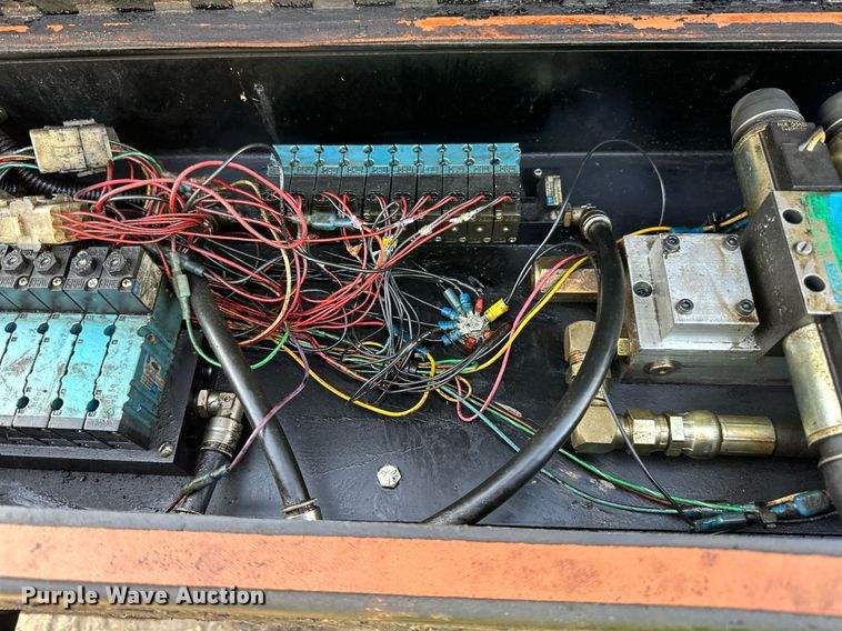 image for item DN0819 1991 International 2554 oil distributor truck