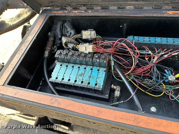 image for item DN0819 1991 International 2554 oil distributor truck